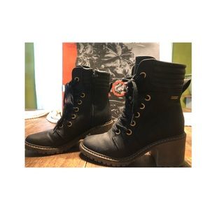 Roxy Out and About Lace Up Boots